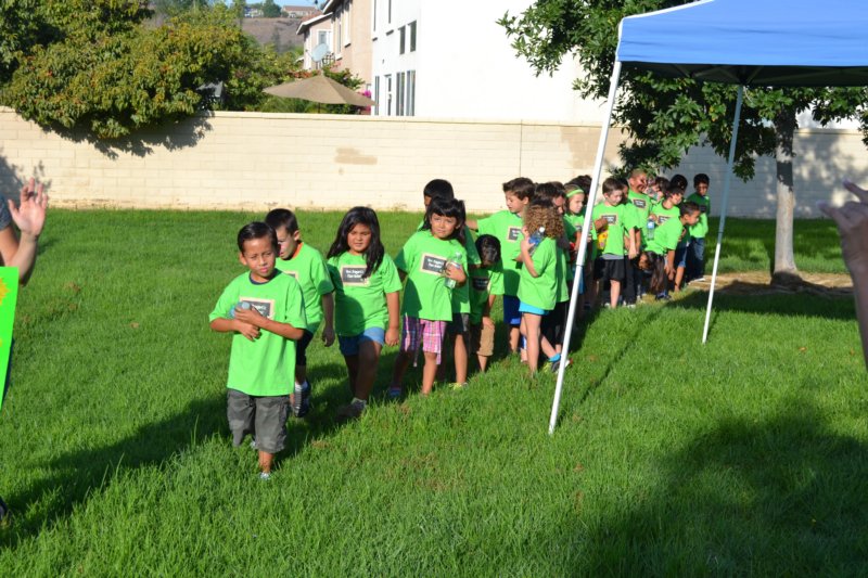 p016kidsgoingbacktoclass.jpg